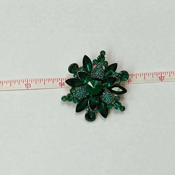 Green Flower/Snowflake Brooch /Pendant - Picture 6 of 6